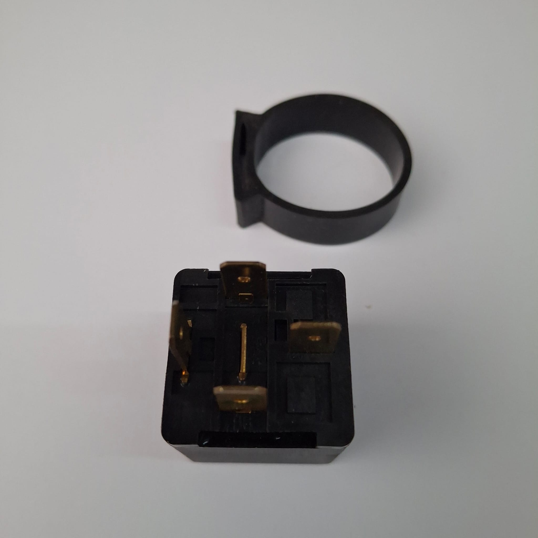 RELE-ARRANQUE-04128744B